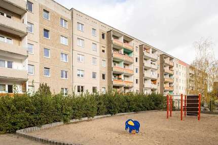 Wohnung zum Mieten in Neubrandenburg 237,00 € 59.96 m²