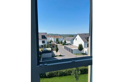 Humperdinckpark: traumhafter Blick! helle, großzügige 2-Zimmerwohnung mit Balkon, 1 Aussenstellplatz - Bad Kreuznach Bad Münster am Stein-Ebernburg