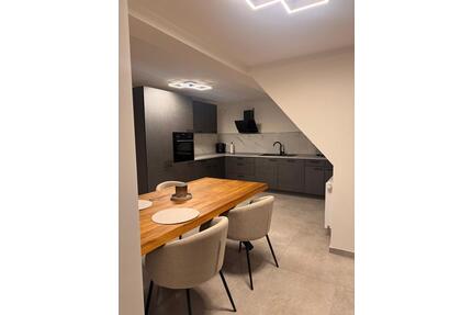 Hochwertige Dachgeschosswohnung mit Balkon in kernsaniertem Haus - Hameln Kernstadt