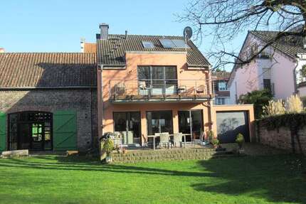 Haus zum Mieten in Düsseldorf 2.850,00 € 147 m²