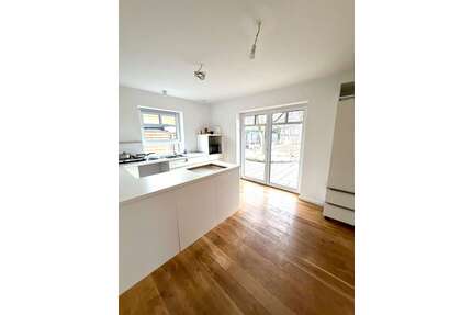 Haus zum Mieten in Blankenfelde-Mahlow 2.900,00 € 190 m²