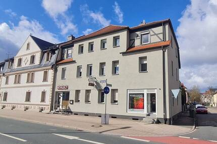 Gepflegtes Mehrfamilienhaus mit 2 Gewerbeeinheiten und zwei schönen Wohnungen - kurzfristig BEZUGSFREI - Stein
