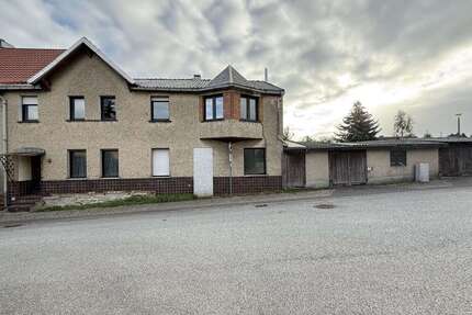 Haus zum Kaufen in Klötze 98.000,00 € 220 m²