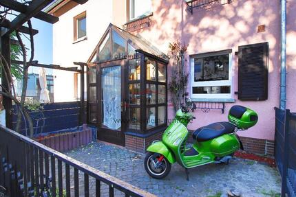 Charmantes Reihenmittelhaus 5 ZKBB* tgl.Badezimmer* kleiner Garten* Gartenhütte* Frankfurt-Gallus - Frankfurt am Main Gallus Viertel