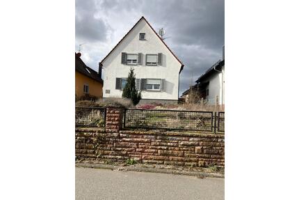 Sonniges und gepflegtes 1-2 Familienhaus mit großen Garten - Fahrenbach