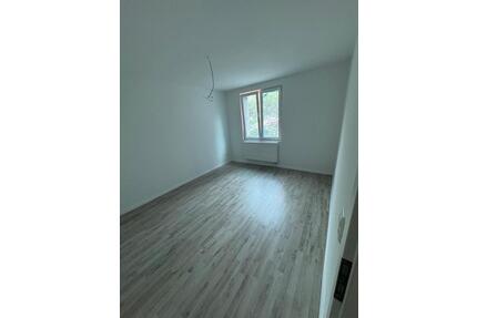 3 Zimmerwohnung mit Balkon - 400,00&nbsp;EUR Kaltmiete, ca.&nbsp; 75,00&nbsp;m&sup2; in Chemnitz (PLZ: 09131) Ebersdorf