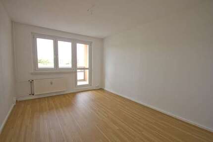 Wohnung zum Mieten in Halle (Saale) 340,00 € 60.93 m²