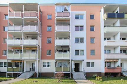 Großzügige 3-Zimmer-Wohnung 76m² mit Balkon und zwei Bädern im 1.Obergeschoss - Chemnitz Hutholz