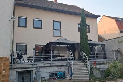 Wohnung Haus 6 Zimmer - 1.800,00&nbsp;EUR Kaltmiete, ca.&nbsp; 300,00&nbsp;m&sup2; in Östringen (PLZ: 76684)