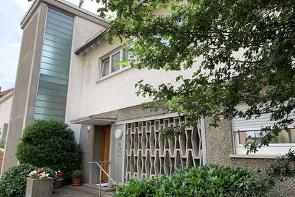 Haus zum Kaufen in Stuttgart 2.250.000,00 € 572 m²