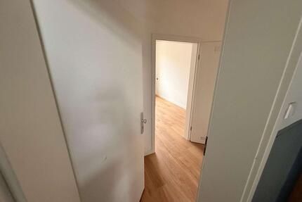 Frisch renovierte 1,5 Zimmer Wohnung in Top Lage - inkl. Einbauküche und Balkon! - Hagen Dahl