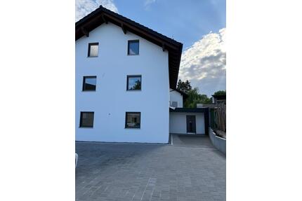 Neubau 2,5 Zimmer Mietwohnung - 745,00&nbsp;EUR Kaltmiete, ca.&nbsp; 43,00&nbsp;m&sup2; in Mallersdorf-Pfaffenberg (PLZ: 84066)