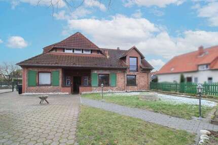 Haus zum Kaufen in Uetze 245.000,00 € 214.52 m²