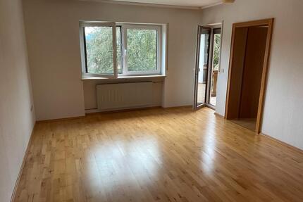 3 Zimmer Wohnung mit Balkon in Regen zu vermieten
