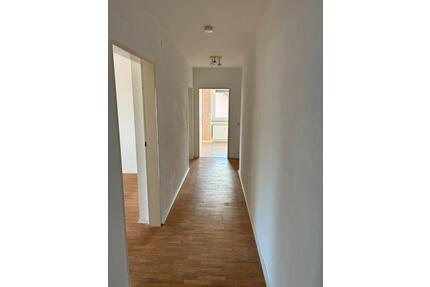 Sonnige Mietwohnung 3,5 Zimmer - 800,00&nbsp;EUR Kaltmiete, ca.&nbsp; 89,00&nbsp;m&sup2; in Villingen-Schwenningen (PLZ: 78056)