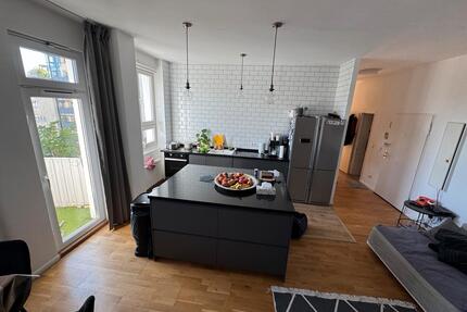 Eine Wohnung verkauft in bayrischer 6-Zimmer-Wohnung mit 140m² - Berlin Tempelhof-Schöneberg