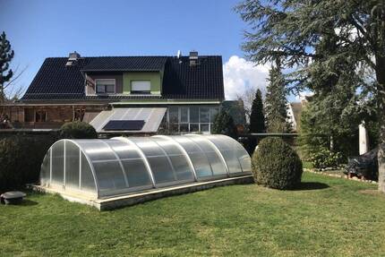 Ein Juwel - sehr gepflegtes Raumwunder, unterk., Wintergarten, Pool, Doppelcarport + Tiefgarage - Roskow - Weseram