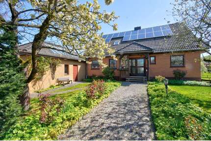 Haus zum Kaufen in Bovenden 260.000,00 € 180 m²