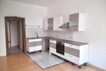 2-Zimmer-Erdgeschosswohnung mit EBK in Hof