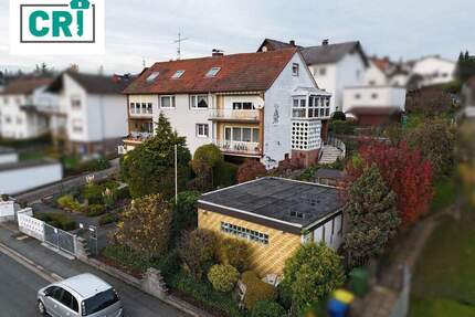 Großzügiges Zweifamilienhaus mit vielseitigen Nutzungsmöglichkeiten in Gladenbach-Mornshausen - Gladenbach / Mornshausen