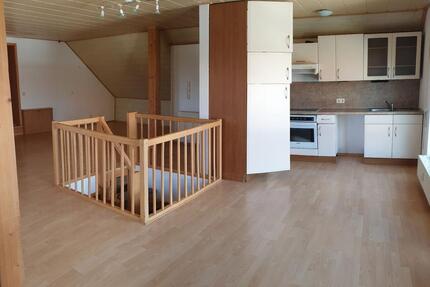 Helle 3,5 Zimmer-Wohnung in Watzendorf zu vermieten - Großheirath