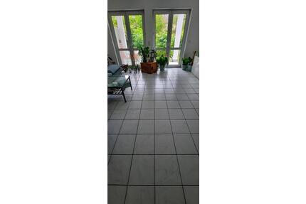 Charmante 2-Zimmer-Souterrainwohnung mit großer Sonnenterrasse - Kronberg im Taunus