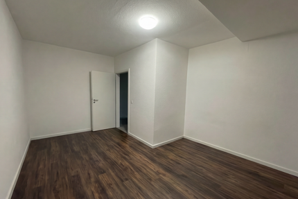 Helle renovierte Dachgeschoss 5 Zimmer Wohnung in Bochum Wattenscheid mit guter Anbindung