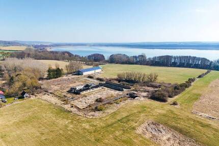 Auktion 11.06.2026 - 3,5 ha Grundstück mit Halle und PV + Projekt für Freiflächen-PV - Schorssow Bristow