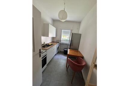 2 Zimmer Erdgeschosswohnung in Berlin zu vermieten.