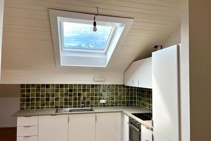 renovierte Dachgeschoßwohnung - 890,00&nbsp;EUR Kaltmiete, ca.&nbsp; 64,00&nbsp;m&sup2; in Bergen (PLZ: 83346)