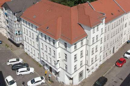 Investieren in Leipzig-Schönefeld: Denkmalgeschütztes ETW-Paket mit 3 Einheiten