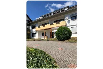 Attraktives Mehrfamilienhaus mit WEG -Teilung in idyllischer Lage - Wohnen, Vermieten, Profitieren! - Hallenberg Hesborn