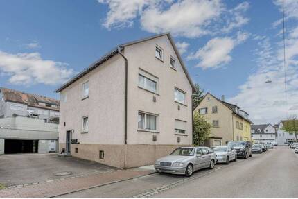 Handwerker aufgepasst: Sanierungsbedürftiges 3-Familienhaus in zentraler Lage - Stuttgart / Stammheim