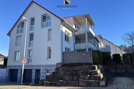 Tolle 3,5 Zi. Wohnung mit Gartenanteil, Garage, EBK und Aufzug - Bad Boll