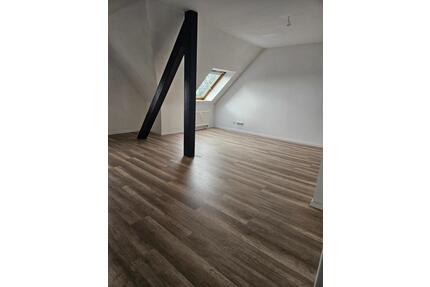 Burgstädt * Dachgeschoss 3 Zimmer im Grünen * Stellplatz * frei