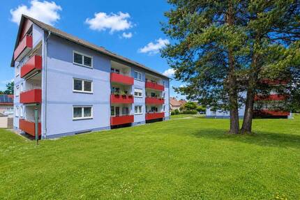 Sofort verfügbar - Großzügige 3-Zimmer-Wohnung mit Balkon und 2 Garagen - Donaueschingen