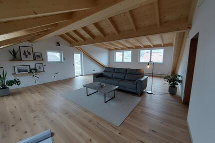Wohnung mit Sichtdachstuhl - 840,00&nbsp;EUR Kaltmiete, ca.&nbsp; 98,00&nbsp;m&sup2; in Eichendorf (PLZ: 94428)