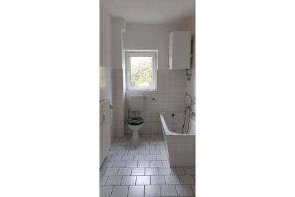 EG ohne Prov.: 3-Raum-Whg., große Küche, Bad mit Fenster, Wanne und Dusche auch ALG III möglich - Seifhennersdorf