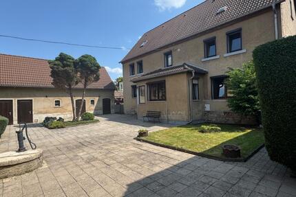 Großzügiges Wohnhaus mit Nebengebäuden, Garten und ruhiger Lage - Querfurt
