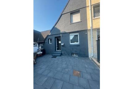 Haus Vermietung in Bottrop - 1.500,00&nbsp;EUR Kaltmiete, ca.&nbsp; 80,00&nbsp;m&sup2; in Krefeld (PLZ: 47809) Gellep-Stratum