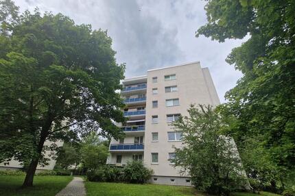 **FRISCH RENOVIERT**5-Zimmer-Wohnung 3.OG 2 Balkone 2 Bäder Dusche+Wanne ab 15.04.2026 - Cottbus Sachsendorf