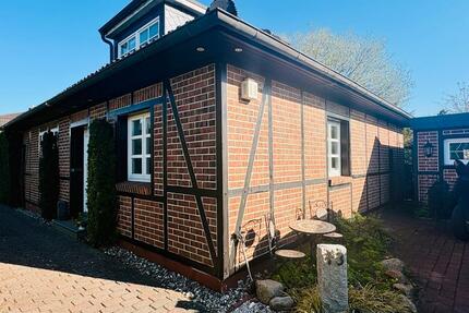 Einfamilienhaus mit Bauantrag für Dachgeschoss - Hamburg Wandsbek