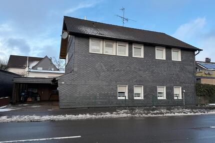Zweifamilienhaus mit großzügiger Wohnfläche und Perspektive - Wermelskirchen