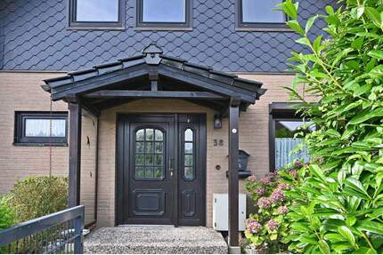 Reserviert - Gepflegtes, ruhig gelegenes Endreihenhaus mit Carport auf sonnigem West-Grundstück - Henstedt-Ulzburg