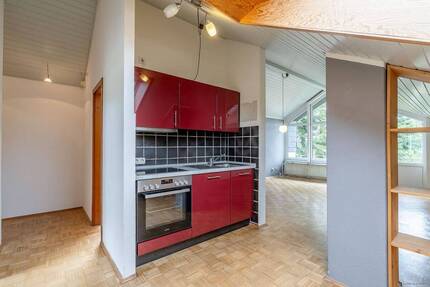 Helle 2-Zimmer-Dachgeschosswohnung mit Loggia, Balkon und Stellplatz in Bad Malente zu mieten