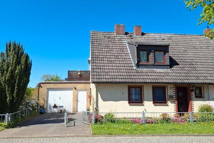 Doppelhaushälfte in Nordenham -renovierungsbedürftig-