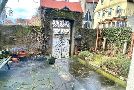 Idyllisch rustikales Winzerhaus ggf. möbliert zu vermieten, kl. Vorgarten - Frickenhausen