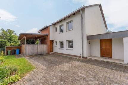 Attraktive 4-Zi-Erdgeschoss-Wohnung mit Garten in Fürth (Unterfürberg)