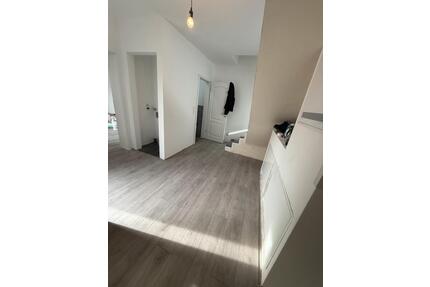 Haus zur Miete - 1.850,00&nbsp;EUR Kaltmiete, ca.&nbsp; 107,00&nbsp;m&sup2; in Sankt Augustin (PLZ: 53757)