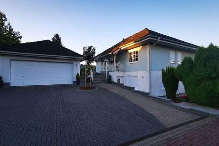 Gepflegtes Zwei-Familienhaus im Grünen - Volkmarsen